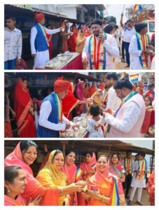 जैन समाज के जुलूस में शामिल होकर शरबत और लस्सी वितरण कर महावीर जयंती की बधाई दिए जनपद सदस्य मंजू संजय बैंस।