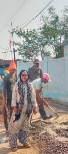 टी ज्योति पार्षद द्वारा आर सी सी नाली निर्माण कार्य का किया गया निरीक्षण ।
