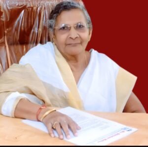 लोगों के स्वास्थ्य को ध्यान में रखते हुये महामाया रोड पर तीन बार पानी छिड़काव किया जाये – डॉ शिरोमणि माथुर (वरिष्ठ साहित्यकार एवम लेखिका)