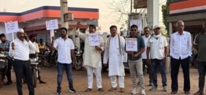 पेट्रोल, डीज़ल की किल्लत और कीमतो में बढ़ोतरी के खिलाफ ब्लाक कांग्रेस कमेटी ने किया विरोध प्रदर्शन- रत्तीराम कोसमा( ब्लॉक अध्यक्ष)