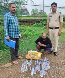 दल्लीराजहरा रेल्वे स्टेशन के पास 9 लीटर अवैध देशी शराब के साथ 1 गिरफ्तार, 4000 रुपये की शराब जप्त-अविनाश सिंह (टीआई राजहरा)