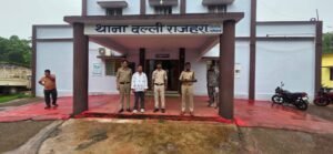 जिला बदर आरोपी सिन्नी को धारदार तलवार के साथ राजहरा पुलिस ने किया गिरफ्तार, आर्म्स एक्ट में भेजा जेल।