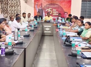 जनपद पंचायत डौंडी के सभाकक्ष में साधारण देभा की बैठक काफी हंगामेदार आयोजित हुई। बैठक में विधायक प्रतिनिधि सहित कांग्रेस समर्पित जनपद सदस्यों ने फसल बीमा, राशन कार्ड, एगरो स्टेग, मुल्यांकन, सत्यापन में देरी सहित अन्य विभिन्न मुद्दे काफी जोरशोर से उठाया।