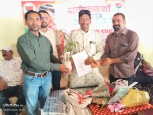 पौधा भेंट कर नगर पालिका अध्यक्ष तोरणलाल साहू को जन्मदिन दी शुभकामनाएं, प्राकृतिक जल स्रोतों एवं वन्यजीवों के संरक्षण की दिशा में विशेष अभियान चलाने का किया आग्रह।
