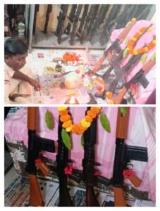 विजयादशमी पर राजहरा थाने में हुई शस्त्र पूजा, पुलिस ने की सुख-शांति की कामना।